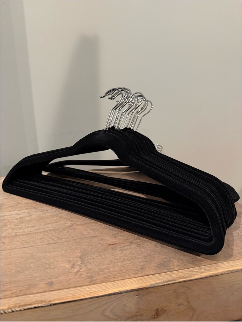 Black velvet hangers - pack of 20